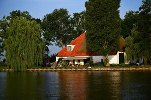 Exterior - Unique farmhouse right on the water in a beautiful location (Warten)