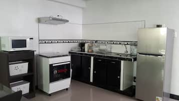 Refrigerador, microondas, horno, cafetera/tetera