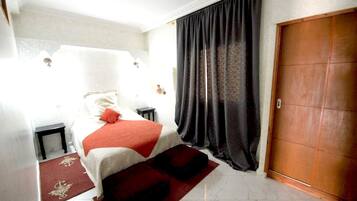 2 habitaciones, tabla de planchar con plancha, cuna de viaje y wifi