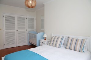 4 bedrooms, soundproofing, iron/ironing board, free WiFi