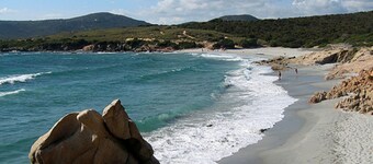 Apartment ideally located facing the sea, on the beach of Tizzano in Southern Corsica