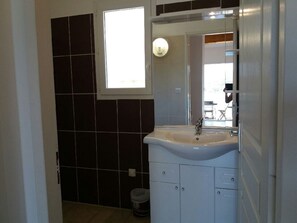 Dusche, Handtücher, Toilettenpapier