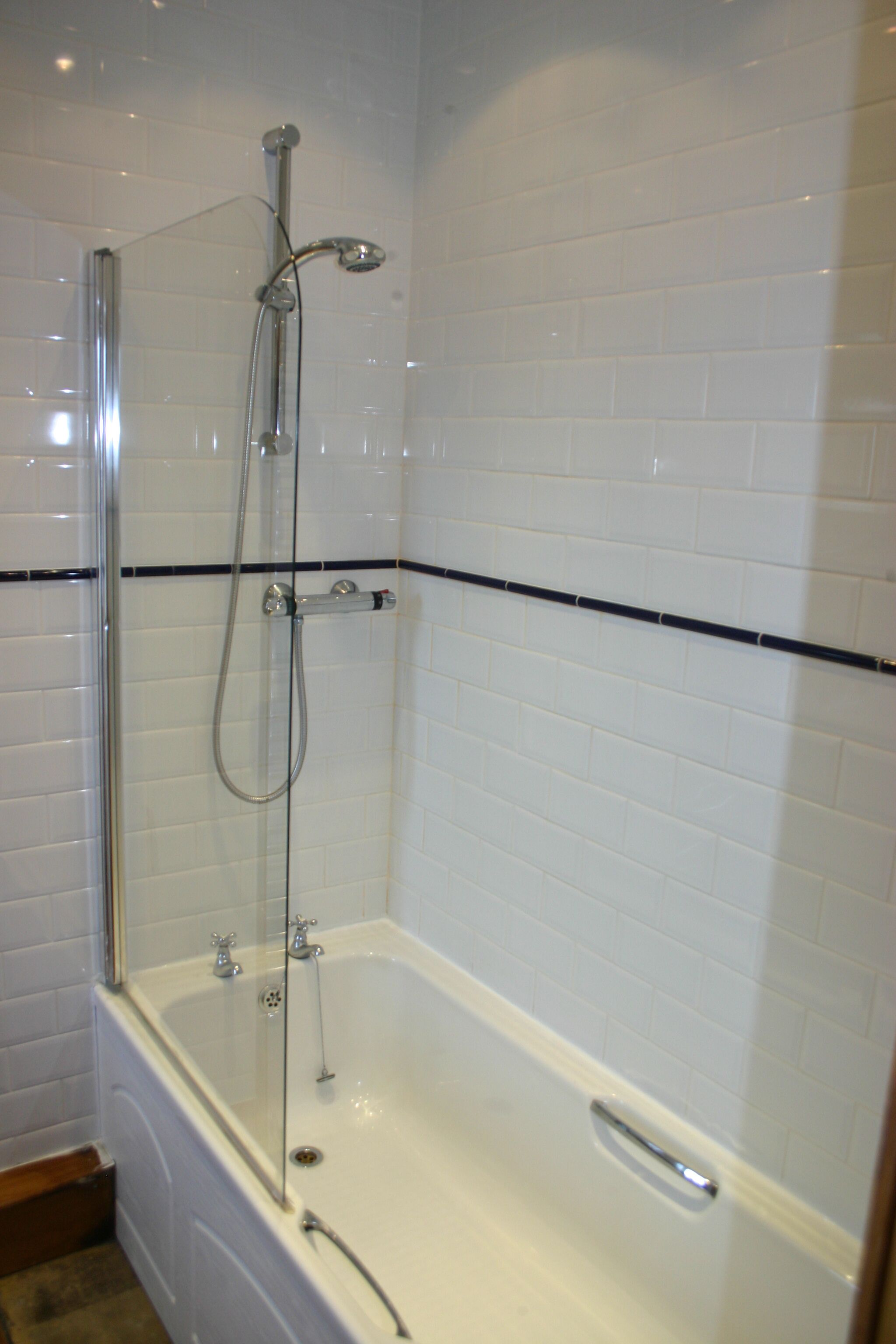 Bathtub, hair dryer, towels