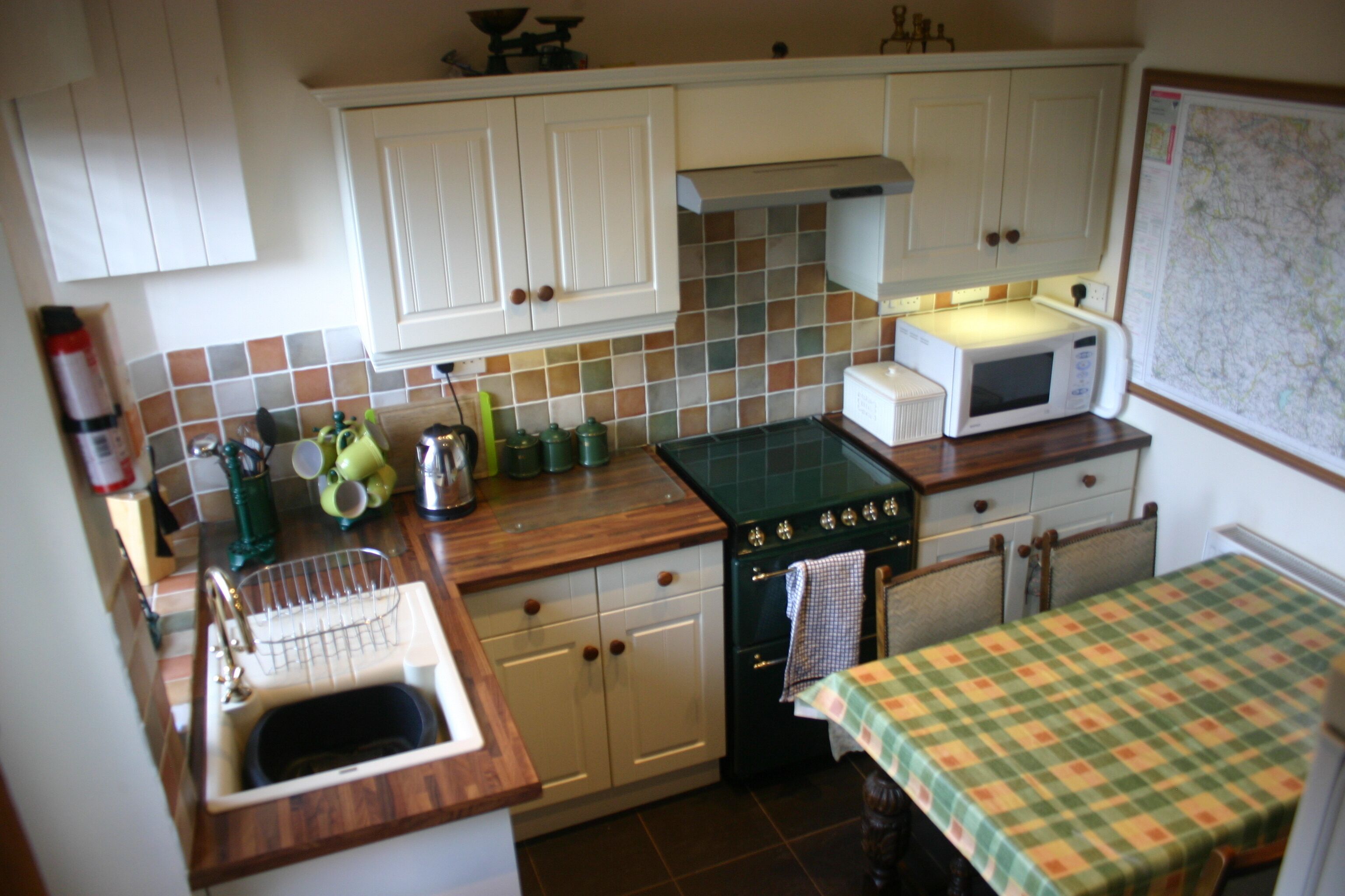 Bakewell  Stone Cottage/Sleeps 4/Log Burning Stove/Parking /2 Bathrooms/ WiFi