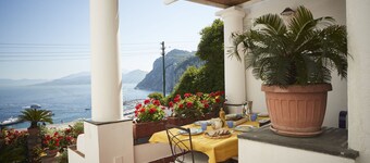 Panoramic house on Naples gulf and Capri harbor, with terrace and garden