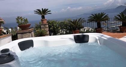 Panoramahaus am Golf von Neapel und am Hafen von Capri, mit Terrasse und Whirlpool