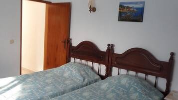 1 bedroom, iron/ironing board, travel cot, free WiFi