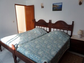 1 bedroom, iron/ironing board, travel cot, free WiFi - Apartment T1 (B) next to the beach for holidays (Lagoa)