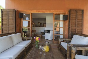 Fernseher, Kamin, DVD-Player, Tischtennisplatte