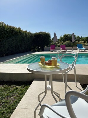 Outdoor pool - Detached villa with swimming pool a stone's throw from the sea between Avola and lido di Noto. (Avola)