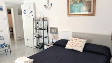 3 bedrooms, in-room safe, iron/ironing board, travel crib