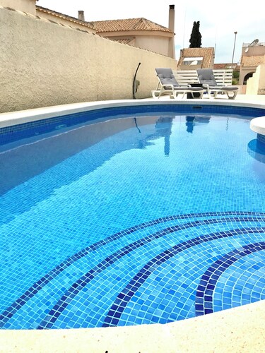 Villa Rio - 2 slaapkamers en 2 badkamers Vrijstaande villa met privézwembad in Quesada. 