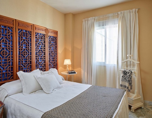 El Rico Rincón de Sanlúcar la Mayor (22km from Seville Center)