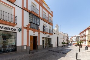 Exterior - El Rico Rincón in Sanlúcar la Mayor (22 km from Seville) (Sanlúcar la Mayor)