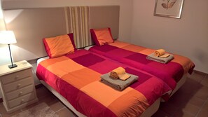 3 bedrooms, iron/ironing board, free WiFi, bed sheets - Luxury ground floor house with garden in Praia del Rey from only €600 a week (Obidos)