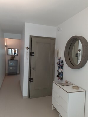 Interior - Roses: Beautiful view, 100 m of the Promotional beach, 4-6 people (Roses)