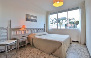 2 bedrooms, iron/ironing board, travel cot, WiFi - Roses: Beautiful view, 100 m of the Promotional beach, 4-6 people (Roses)