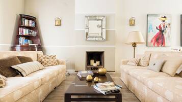 Smart TV, fireplace, DVD player, books