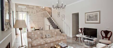 تلفزيون ذكي، مدفأة، مشغل دي في دي، كُتُب