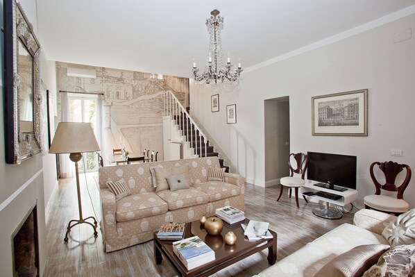 Smart TV, fireplace, DVD player, books