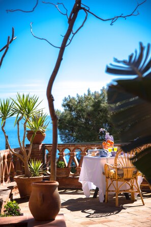 Outdoor dining - Casa Panoramica, prestigious Villa with sea view terraces (Santa Flavia)