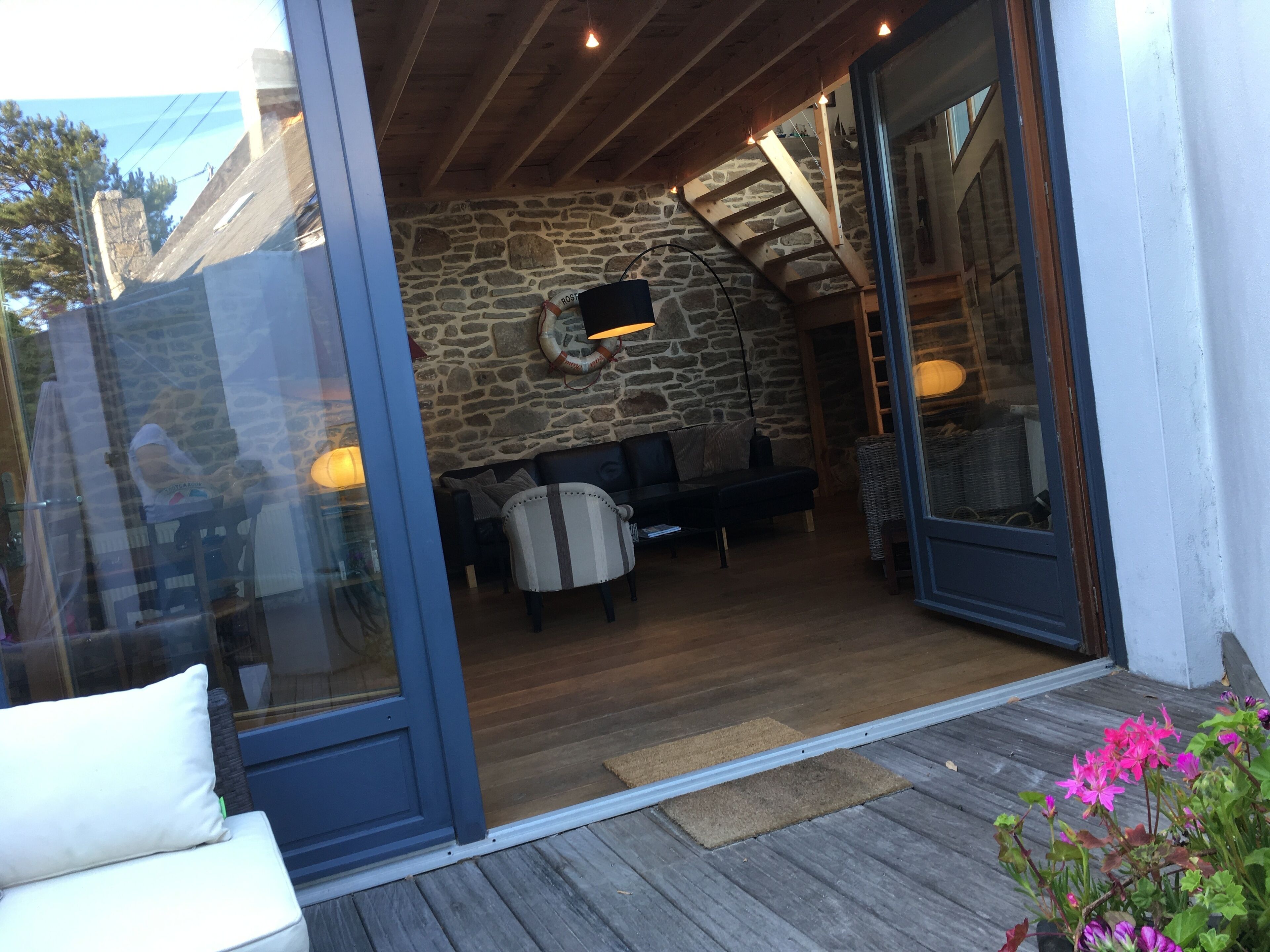 A renovated fishermans cottage with modern extension on the Quiberon peninsula