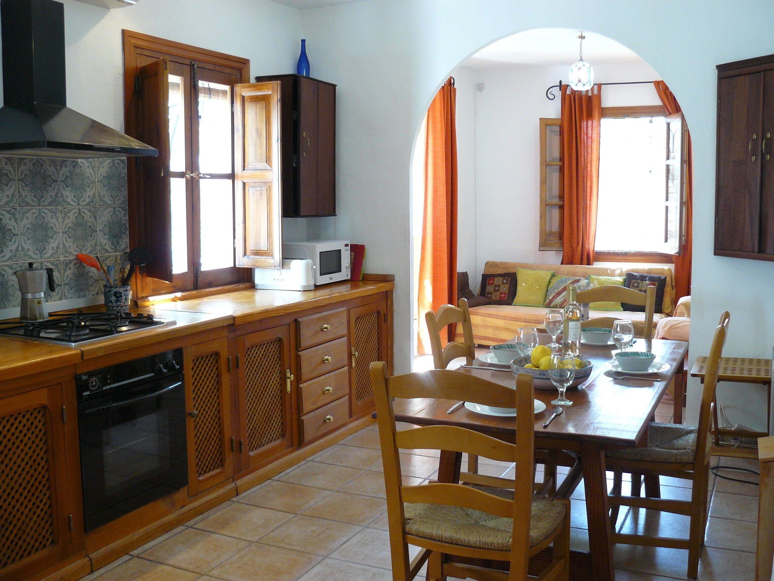 Pretty cottage with lovely garden and pool. Great location. Wifi. Sleeps 4