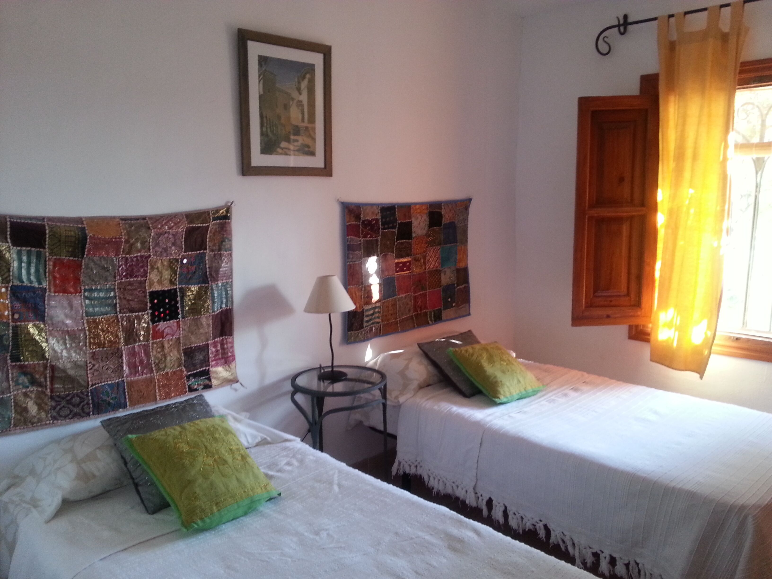 Pretty cottage with lovely garden and pool. Great location. Wifi. Sleeps 4