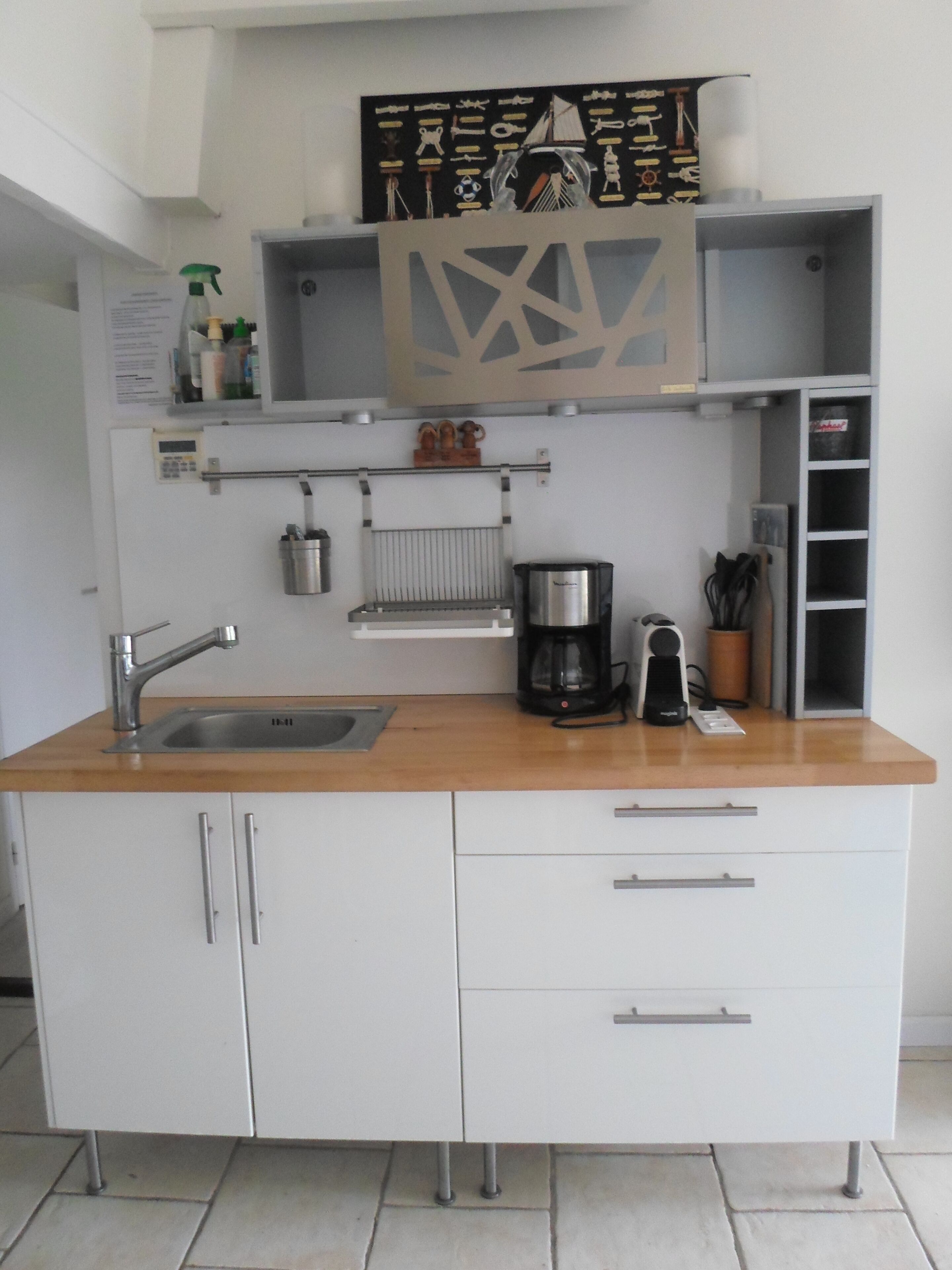 PLEASANT LITTLE LIGHT AND AERIAL PROVENCAL MAS