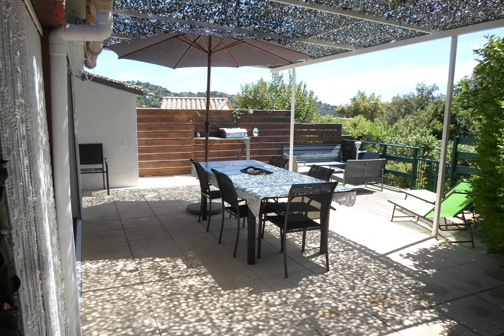 PLEASANT LITTLE LIGHT AND AERIAL PROVENCAL MAS
