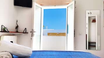 4 slaapkamers, een bureau, een strijkplank/strijkijzer, reisbedje