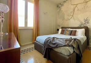 1 habitación, tabla de planchar con plancha, wifi gratis y ropa de cama 