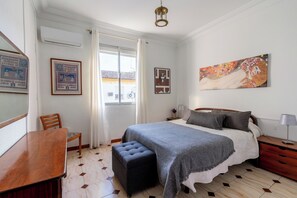 3 slaapkamers, een bureau, geluiddichte muren