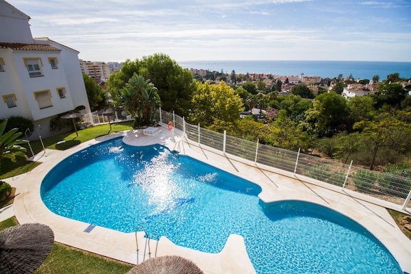 Private housing state´s pool 90metres from apartment