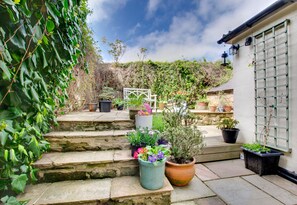 Property grounds - Barbican View, luxury Grade II listed apartment opposite Alnwick Castle (Alnwick)
