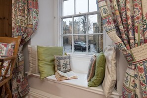 Interior - Barbican View, luxury Grade II listed apartment opposite Alnwick Castle (Alnwick)