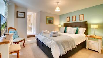 1 bedroom, iron/ironing board, travel cot, free WiFi
