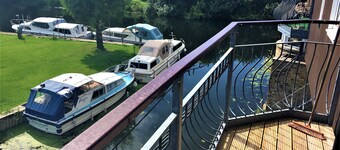 Waterfront House no Coração de St. Neots