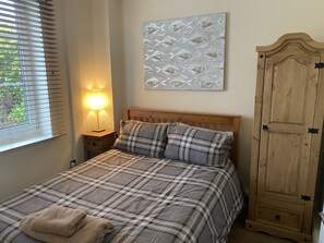 3 bedrooms, iron/ironing board, WiFi, bed sheets - Waterfront House in the heart of St.Neots (St Neots)