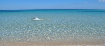 Localisation belle, l'emplacement de la maison Ă 4 mĂštres de la mer d'Ă©meraude. A proximitĂ© du village de pĂȘcheurs de Marzamemi.