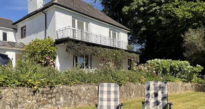 Lovely Country House with its own large Indoor Swimming Pool