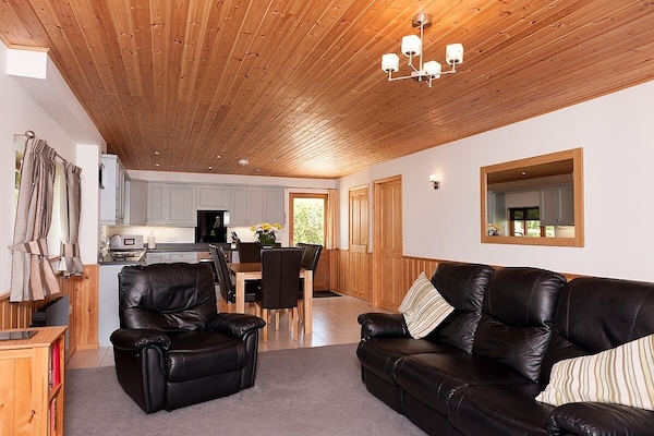 Smart TV, reproductor de DVD, futbolito y tenis de mesa