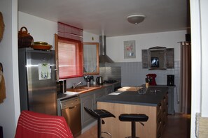 Fridge, microwave, oven, stovetop - House garden Jacuzzi Ajaccio Alata sea / mountain (Alata)
