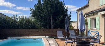 Villa med 3 sovrum med privat uppvärmd pool, trevlig trädgård och panoramautsikt