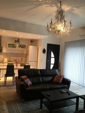 Téléviseur, lecteur de DVD, chaîne audio