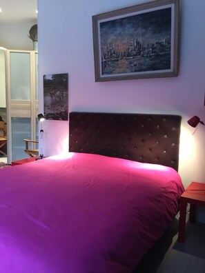 1 dormitorio, tabla de planchar con plancha, wifi y ropa de cama