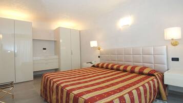 1 Schlafzimmer, schallisolierte Zimmer, BĂŒgeleisen/BĂŒgelbrett