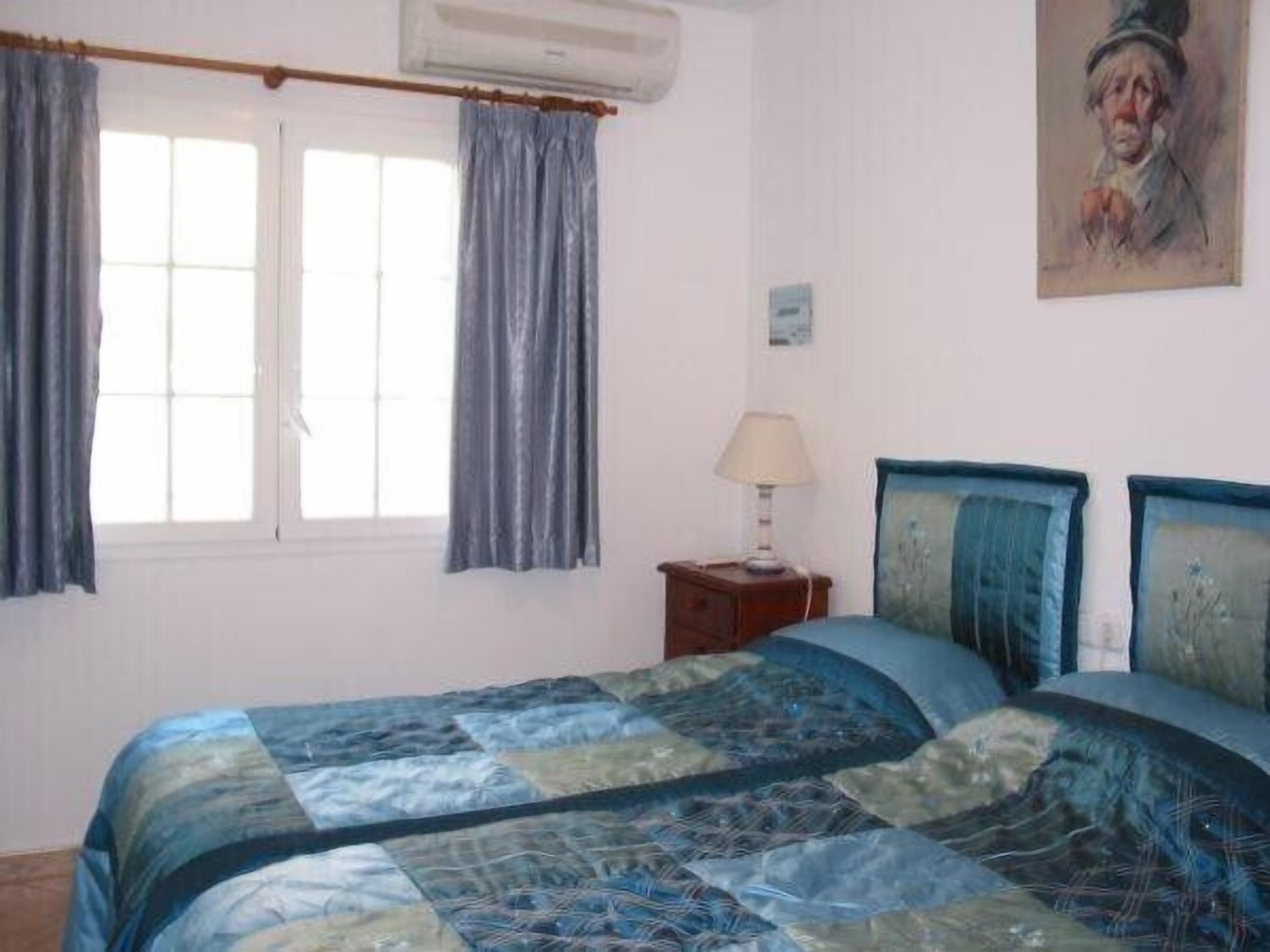 3 makuuhuonetta, silitysrauta/-lauta, ilmainen Wi-Fi, vuodevaatteet