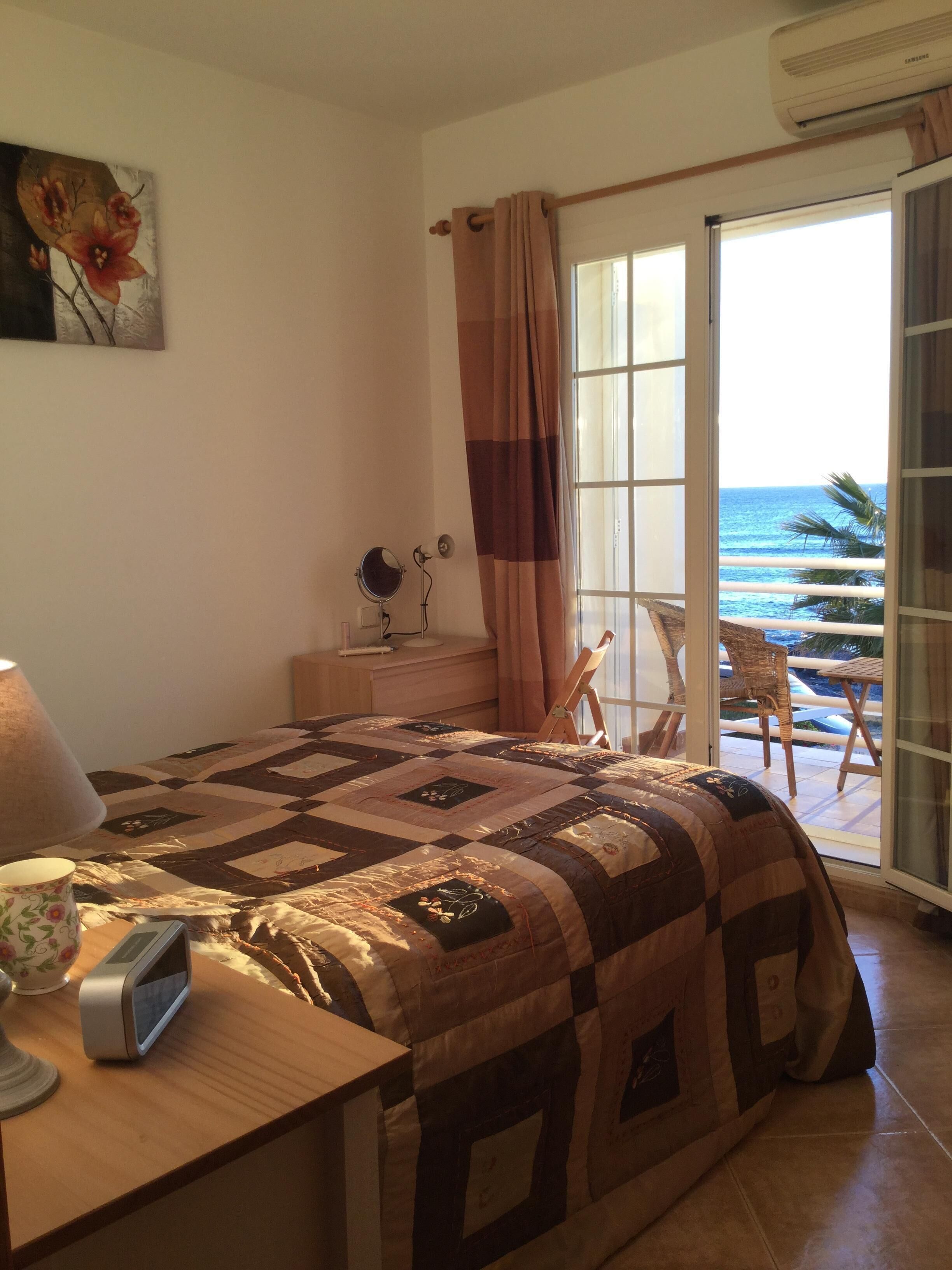 3 slaapkamers, een strijkplank/strijkijzer, gratis wifi, beddengoed