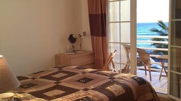 3 slaapkamers, een strijkplank/strijkijzer, gratis wifi, beddengoed